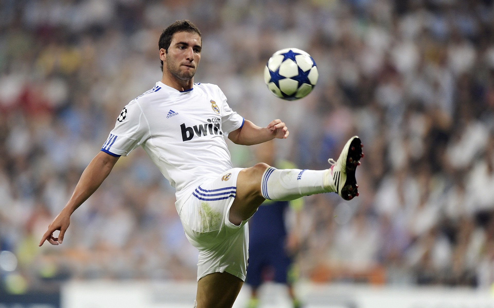 法甲焦点战巴黎再胜,姆巴佩破门成制胜英雄,2020年法甲最佳姆巴佩