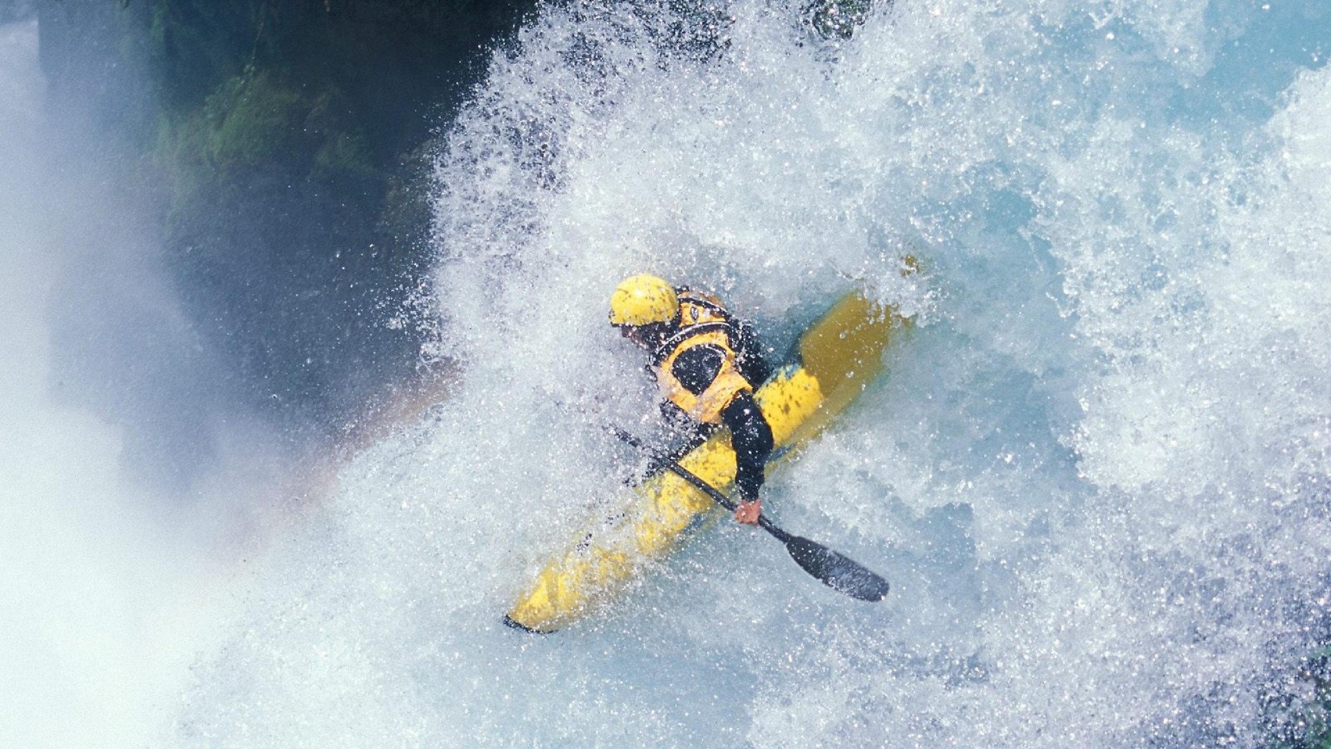球队气氛融洽，队员之间默契配合愈发默契，球队合作